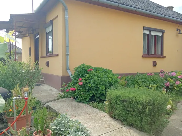 Eladó ház Tiszabercel 87 nm