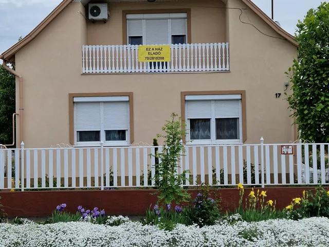 Eladó ház Abádszalók 240 nm