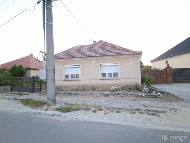 Eladó ház Koroncó 90 nm