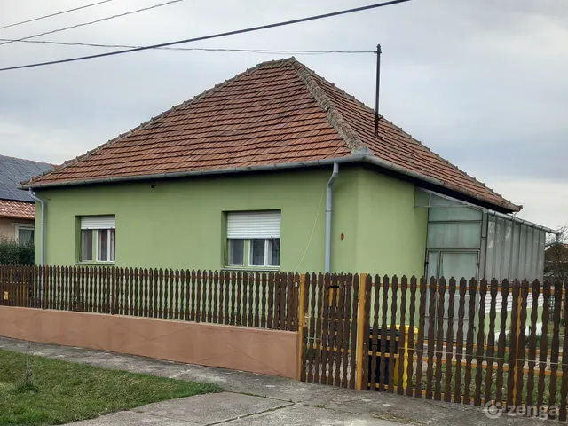 Eladó ház Szirmabesenyő 96 nm