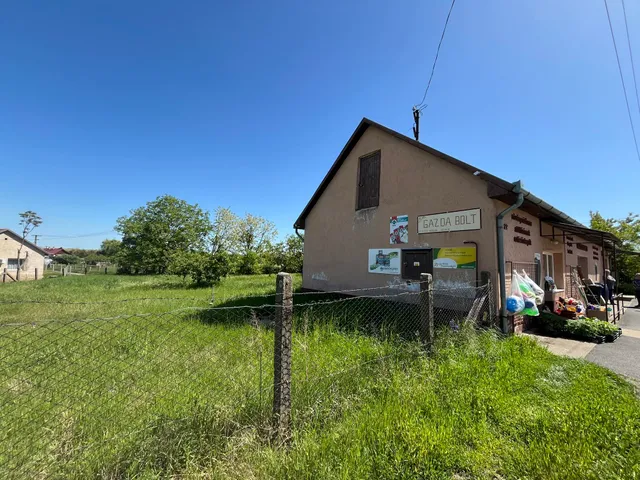 Eladó kereskedelmi és ipari ingatlan Pócspetri 120 nm