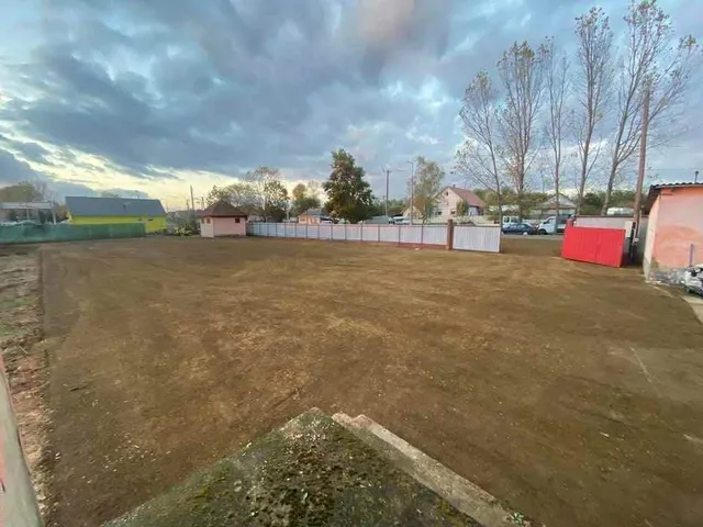 Eladó kereskedelmi és ipari ingatlan Téglás 500 nm