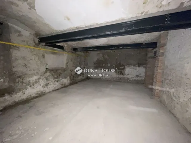 Eladó kereskedelmi és ipari ingatlan Budapest XIII. kerület 305 nm