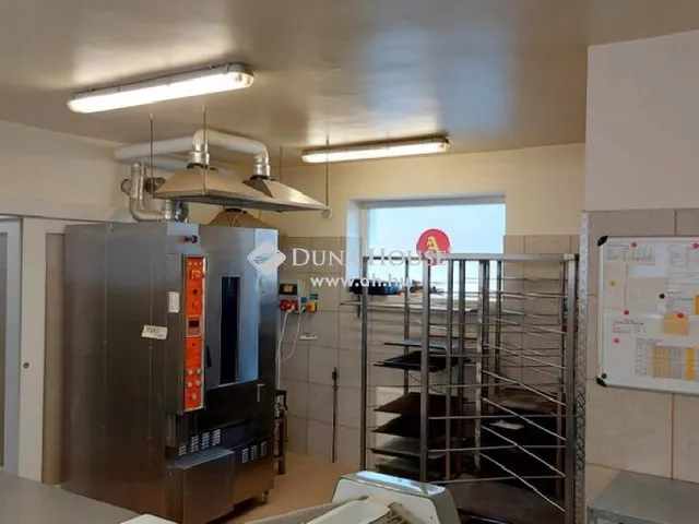 Eladó kereskedelmi és ipari ingatlan Fót 400 nm