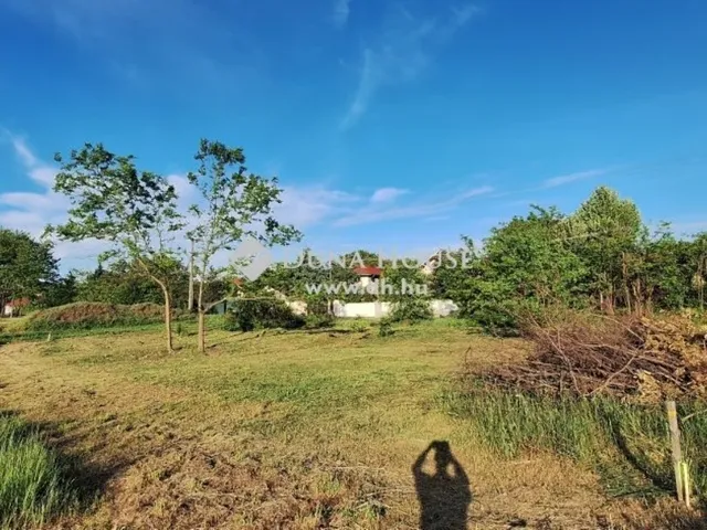 Eladó telek Fót 878 nm