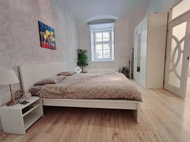 Eladó lakás Budapest VI. kerület 71 nm