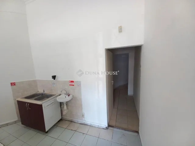 Eladó kereskedelmi és ipari ingatlan Hatvan 73 nm