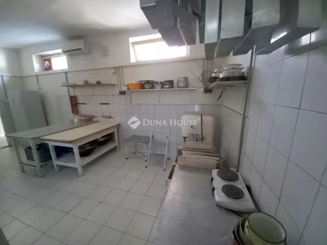 Eladó kereskedelmi és ipari ingatlan Hatvan 73 nm