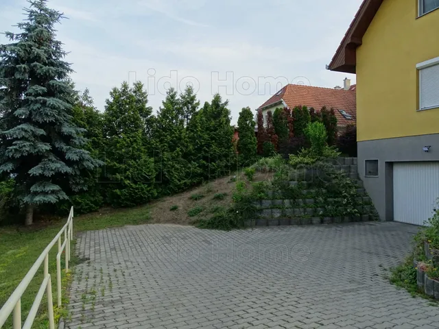 Eladó lakás Győr 111 nm