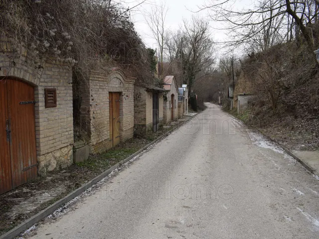 Eladó mezőgazdasági ingatlan Nyúl 30 nm