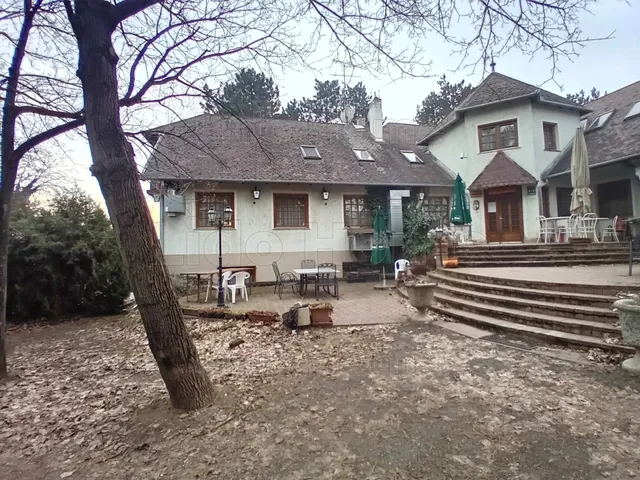 Eladó kereskedelmi és ipari ingatlan Győr 350 nm