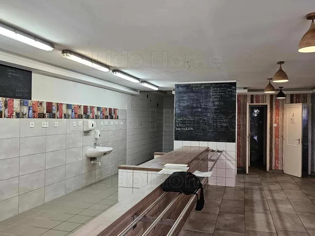 Eladó kereskedelmi és ipari ingatlan Győr, Nádorváros 107 nm