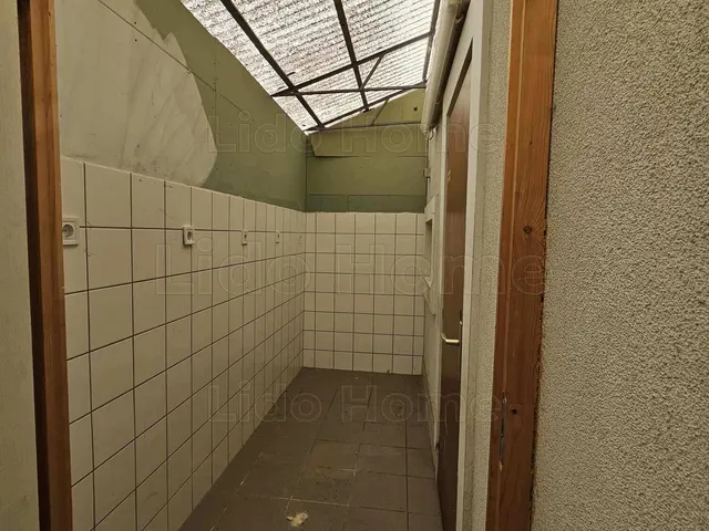 Eladó kereskedelmi és ipari ingatlan Győr, Nádorváros 107 nm