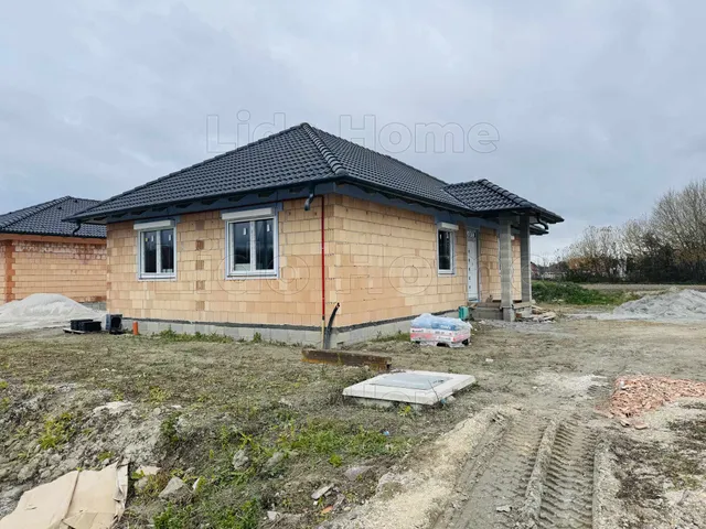 Eladó ház Győrladamér 101 nm
