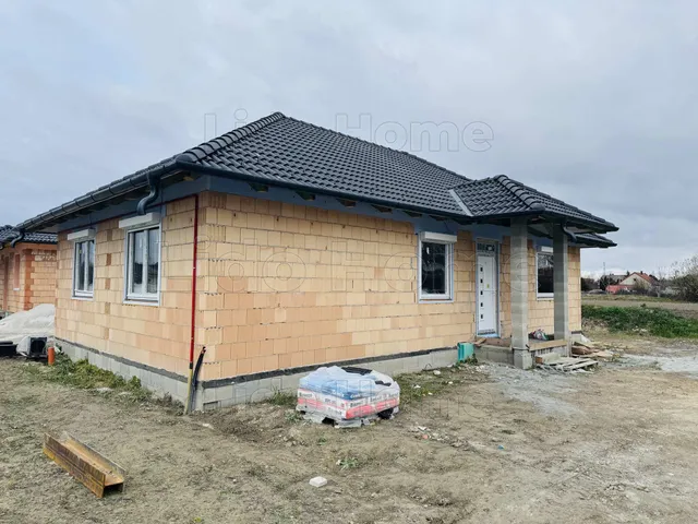 Eladó ház Győrladamér 101 nm