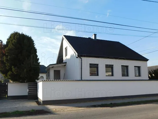 Eladó ház Győrújbarát 165 nm