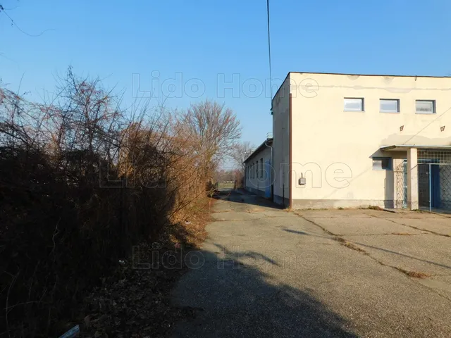 Eladó kereskedelmi és ipari ingatlan Győr, Győrszentiván 572 nm