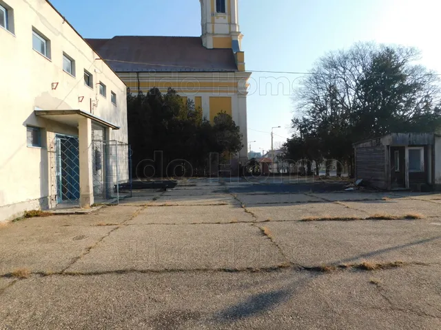 Eladó kereskedelmi és ipari ingatlan Győr, Győrszentiván 572 nm