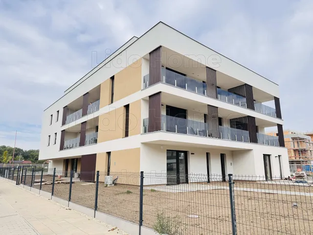 Eladó kereskedelmi és ipari ingatlan Győr, Révfalu 62 nm