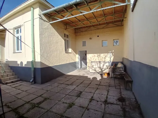 Eladó kereskedelmi és ipari ingatlan Győr, Gyárváros 180 nm