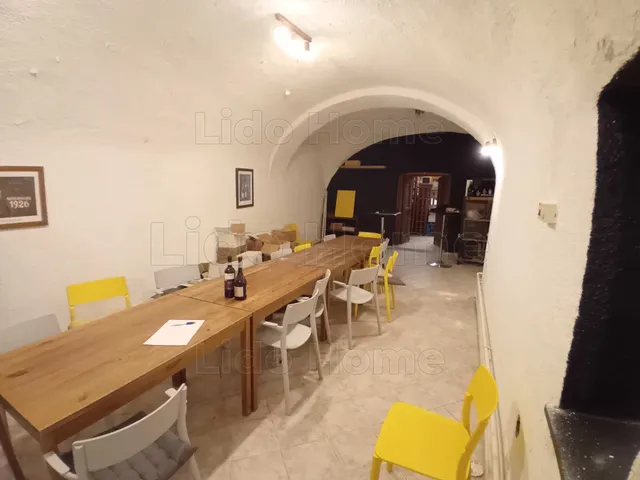 Kiadó kereskedelmi és ipari ingatlan Győr, Belváros 80 nm