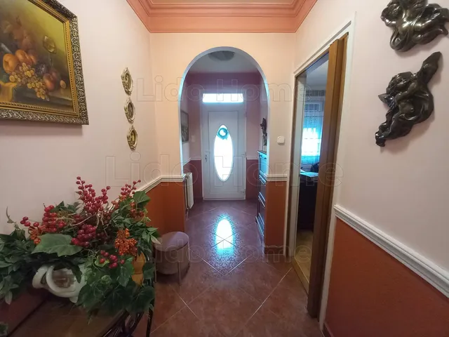 Eladó ház Abda 207 nm