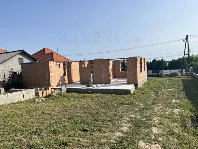 Eladó ház Győrújbarát 216 nm