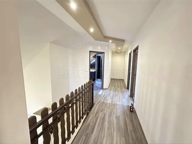 Eladó ház Győrújbarát 260 nm