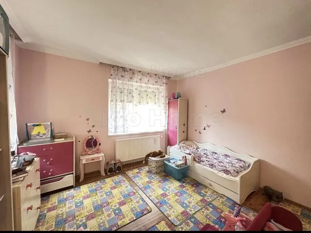 Eladó ház Győrújbarát 260 nm