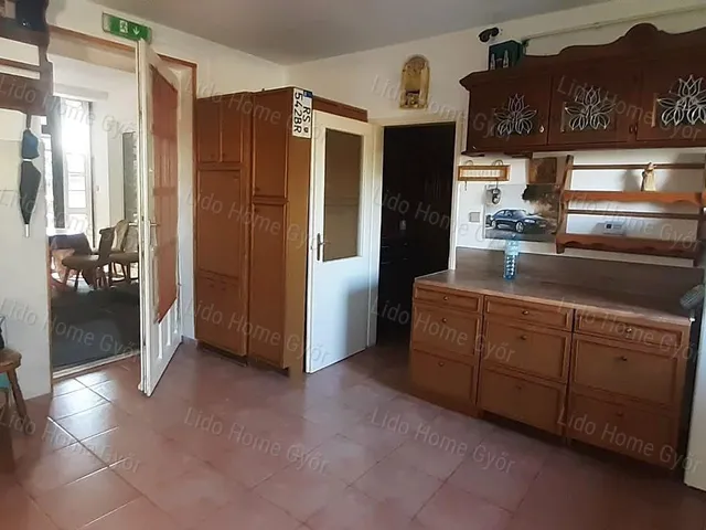 Eladó lakás Győrladamér 160 nm