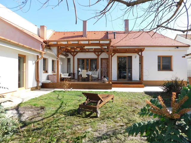 Eladó ház Győr, Nádorváros 162 nm