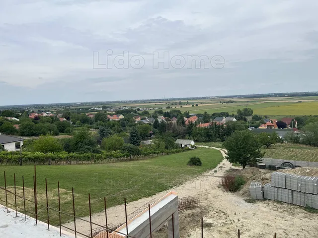 Eladó ház Győrújbarát 155 nm