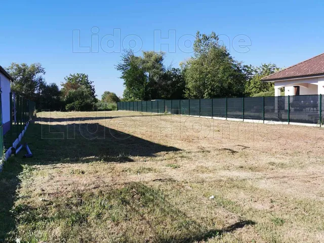 Eladó telek Lipót 1003 nm