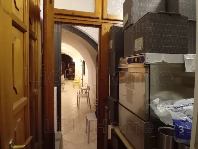 Eladó kereskedelmi és ipari ingatlan Győr, Belváros 80 nm
