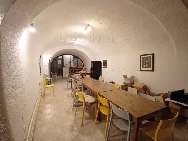 Eladó kereskedelmi és ipari ingatlan Győr, Belváros 80 nm