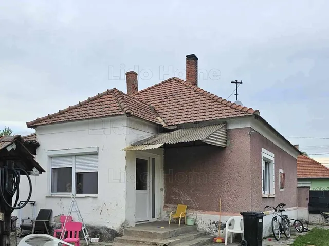 Eladó ház Farád 98 nm