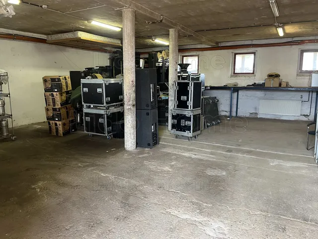 Kiadó kereskedelmi és ipari ingatlan Győrújfalu 120 nm