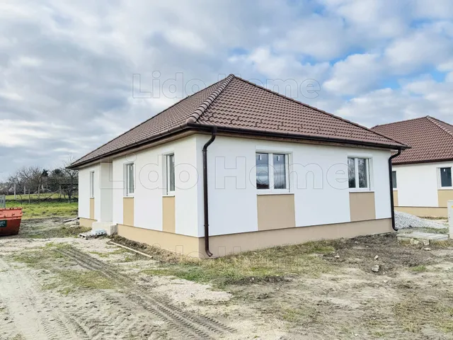 Eladó ház Pér 93 nm