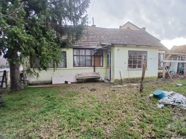 Eladó ház Bakonyszentlászló 60 nm