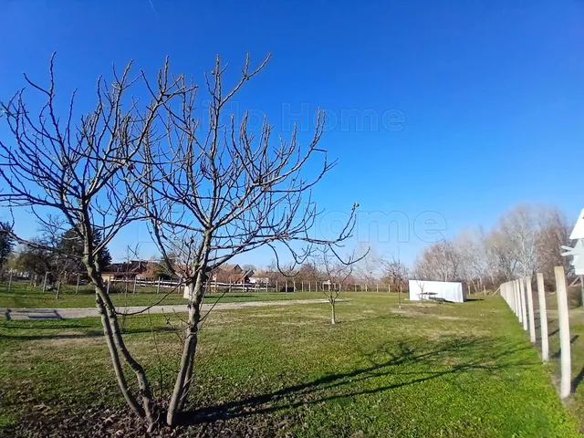 Eladó telek Kunsziget 2000 nm