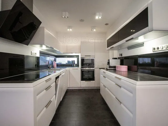 Eladó ház Levél 185 nm