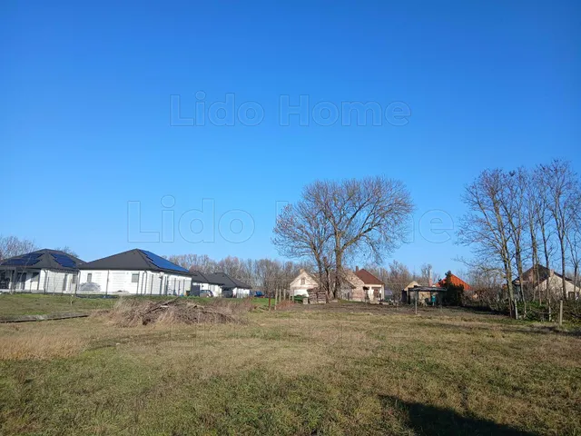 Eladó telek Kisbajcs 2418 nm