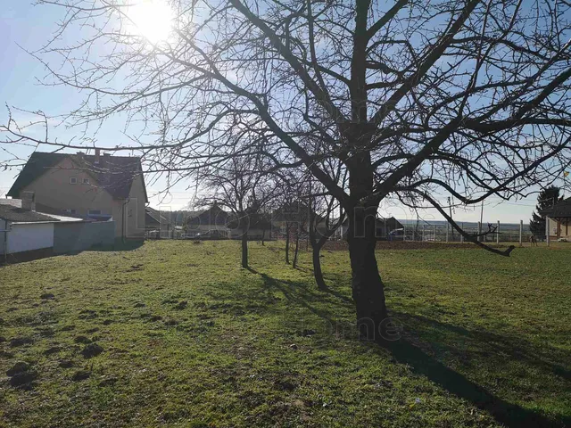 Eladó telek Gyarmat 1200 nm