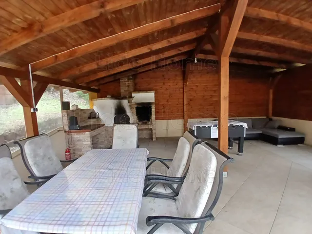 Eladó kereskedelmi és ipari ingatlan Bakonyszentlászló 270 nm