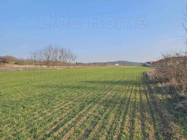 Eladó telek Győrújbarát 10583 nm