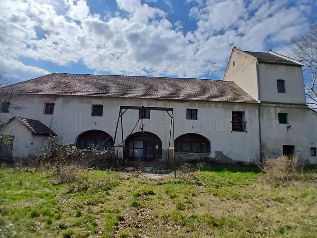 Eladó kereskedelmi és ipari ingatlan Gic 642 nm