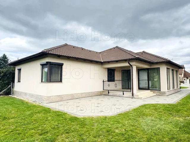 Eladó ház Nyúl 170 nm