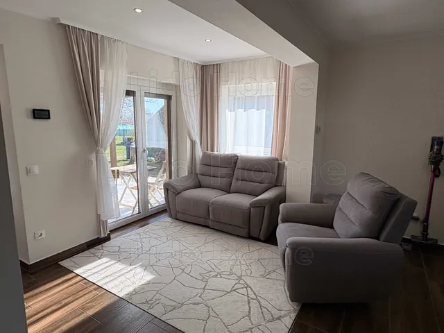 Eladó ház Pér 86 nm