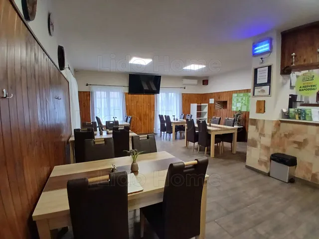 Eladó kereskedelmi és ipari ingatlan Ászár 206 nm