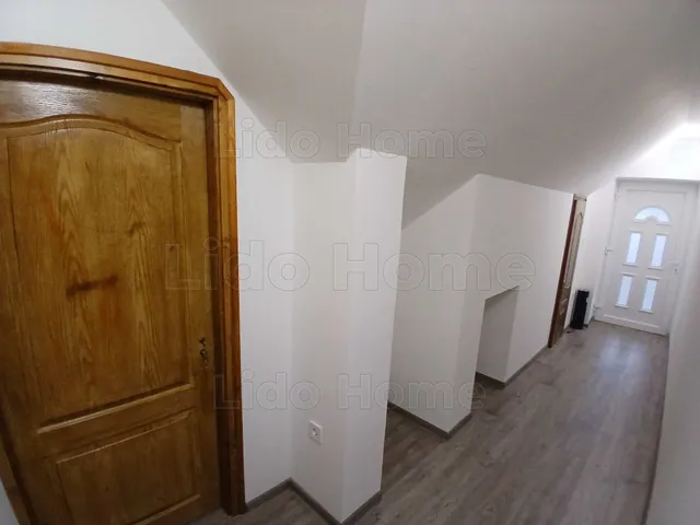 Eladó kereskedelmi és ipari ingatlan Ászár 206 nm